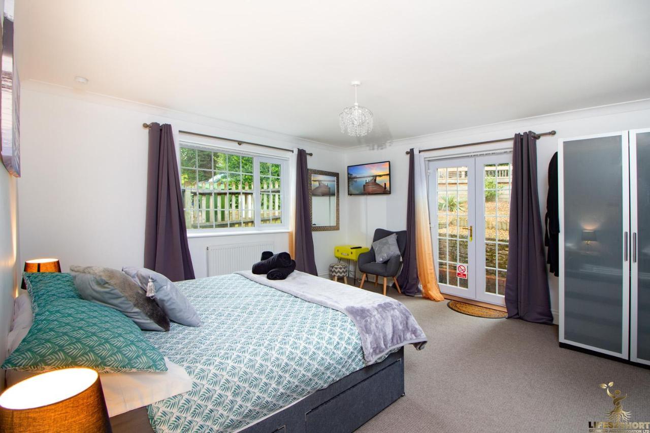 Apartment Station Close To Centre With Parking Exeter